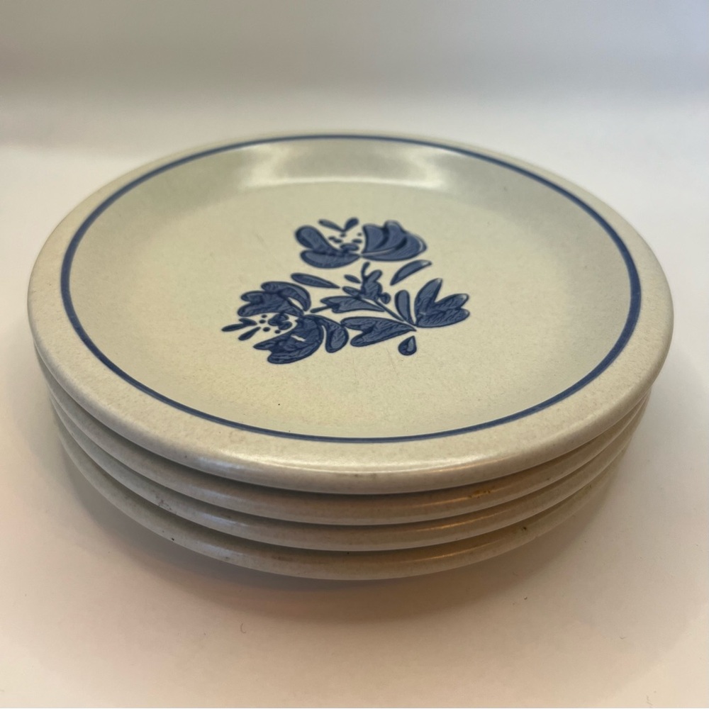 Set Of 4 PFALTZGRAFF Yorktowne 6 7/8” Salad Bread Dessert Plate Blue Floral Vtg